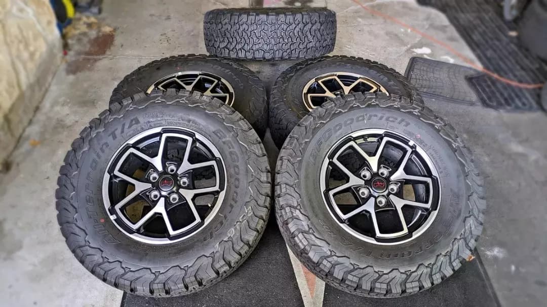 Jeep Wrangler Rubicon Recon OEM Wheels & 285/70R17 All-Terrain Tires (Set of 5)